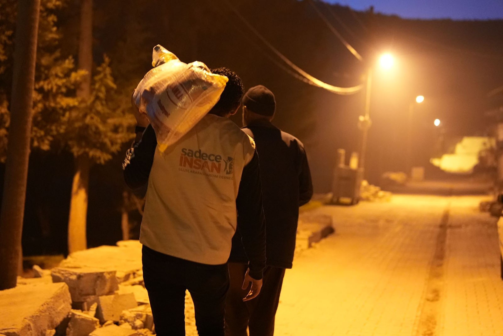 Sadece İnsan Derneği’nden deprem bölgelerine destek