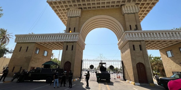 Sadr destekçileri Bağdat'ta toplandı! Hükümet binalarına girmeye çalıştılar