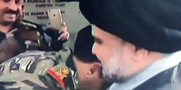 Sadr'ın elini öptü ordudan kovuldu!