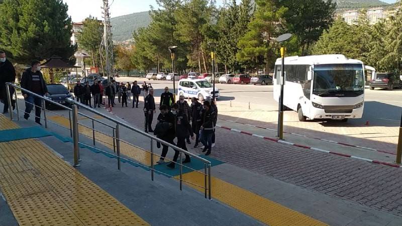 Şafak vakti ‘suç örgütü’ operasyonu