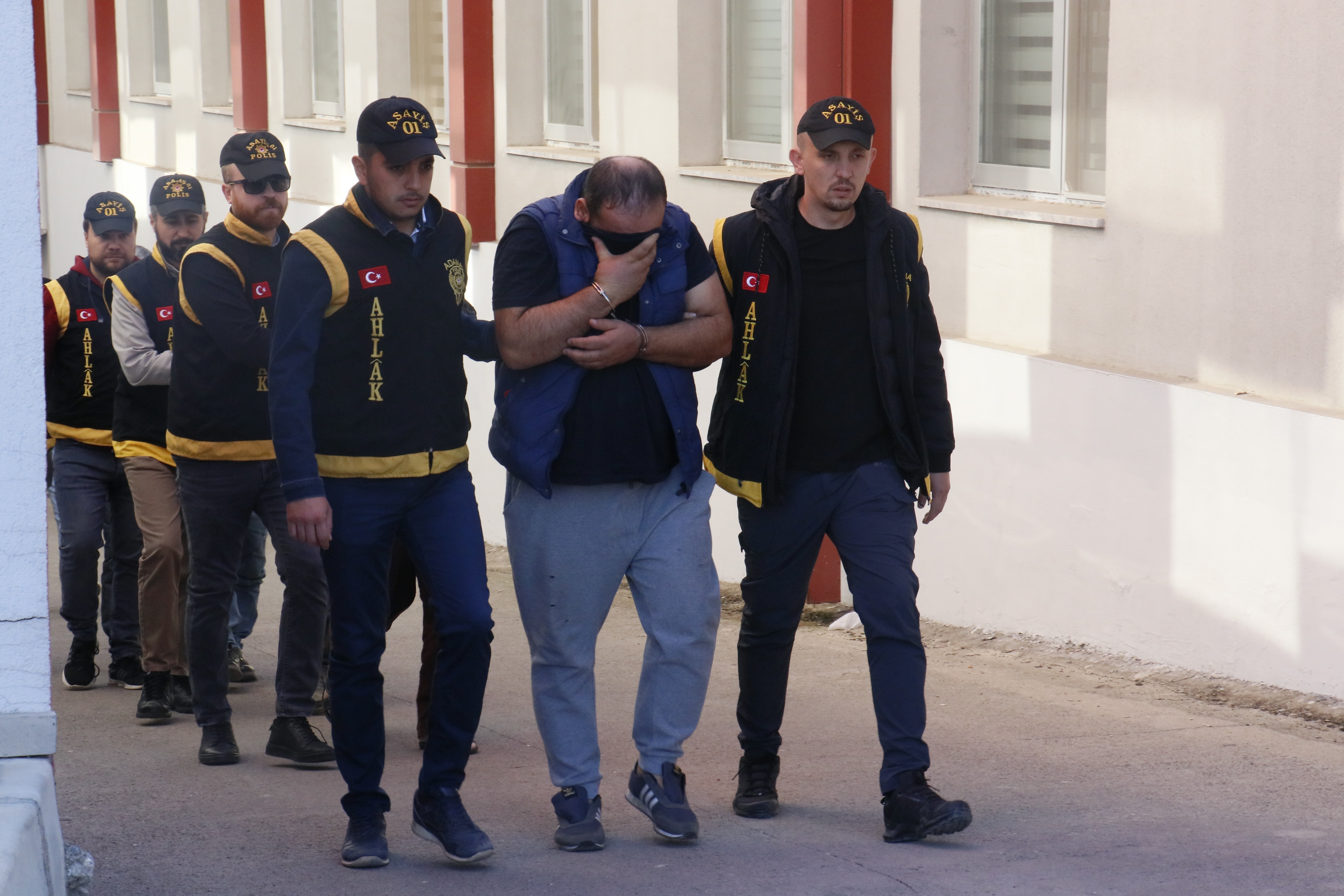 Şafakta basıldılar! Fuhuş çetesinin şifresi ifşa oldu