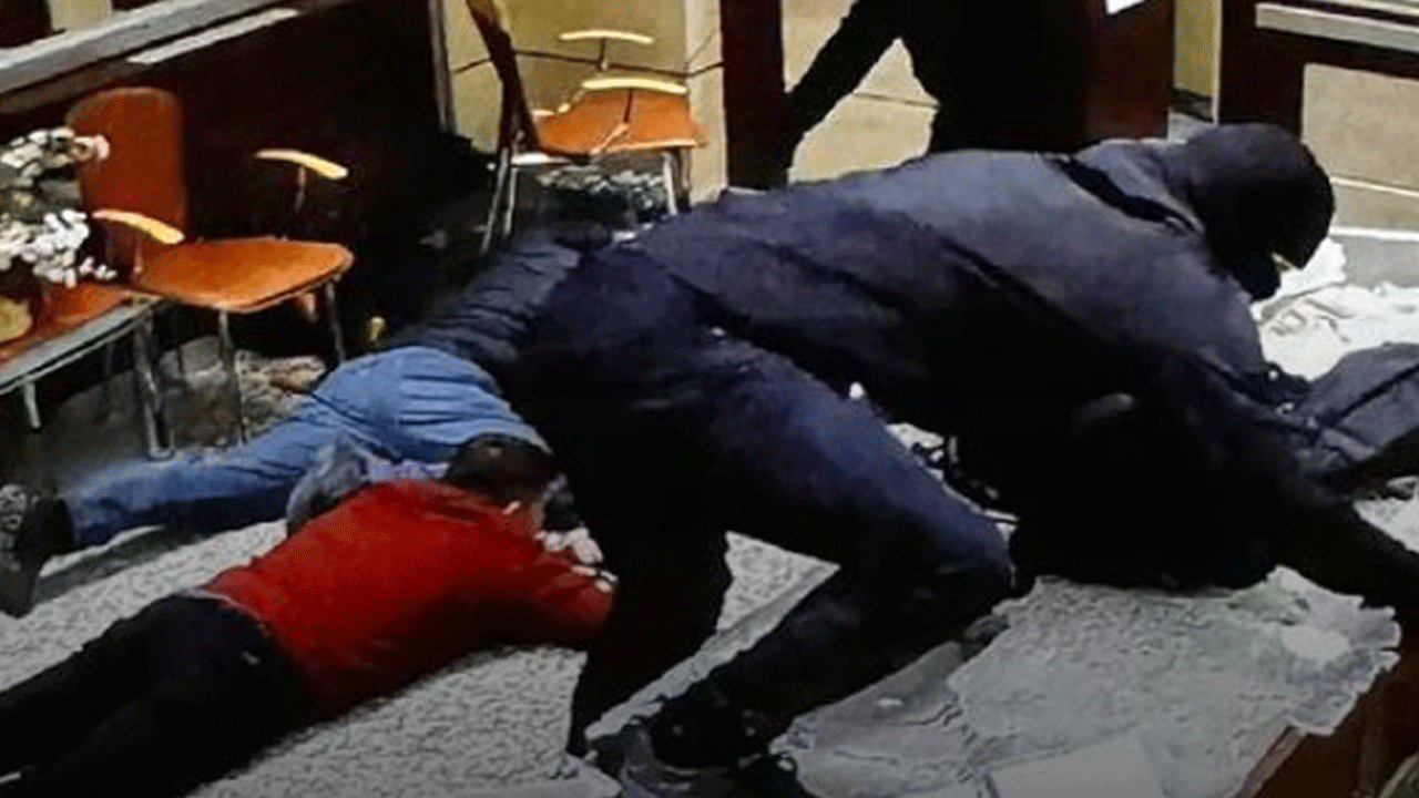 Safranbolu'da kuyumcu soygunu: 20 kilo altınla kayıplara karıştılar!