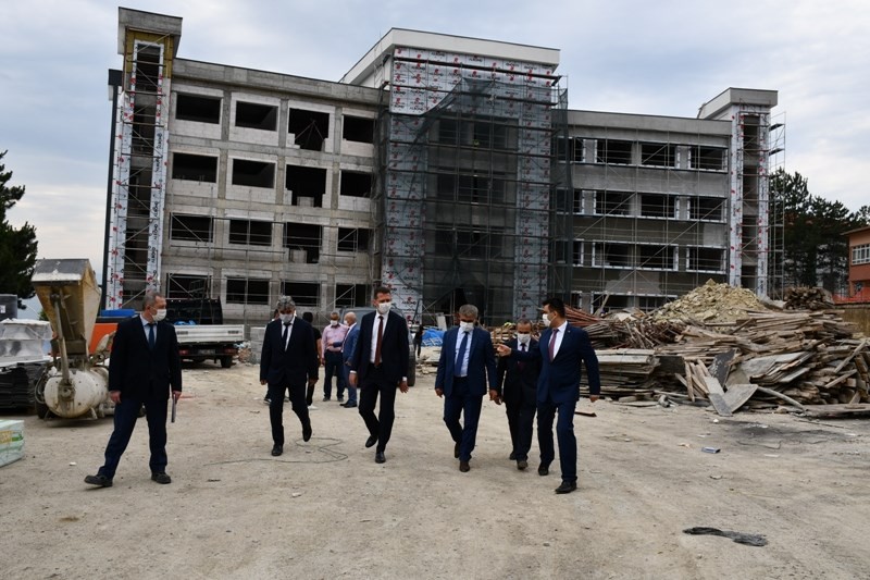 Safranbolu’da okul inşaatları devam ediyor 