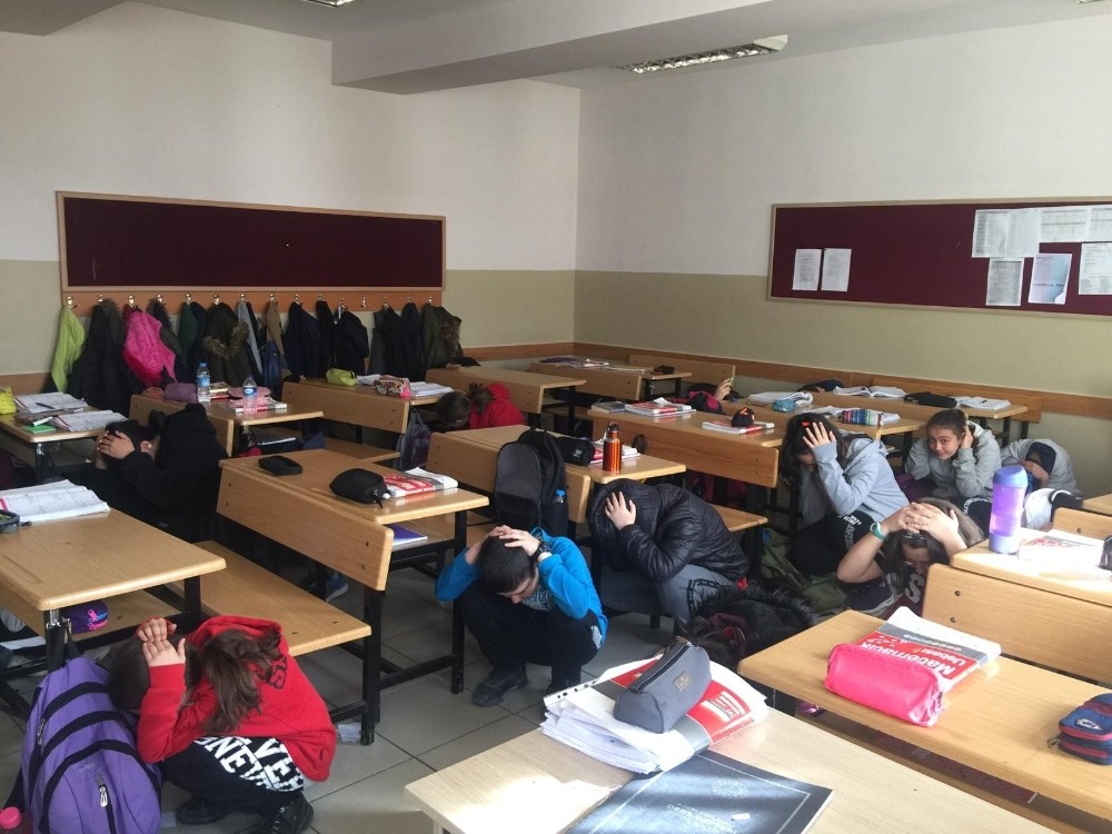 Safranbolu’da okullarda deprem tatbikatı 