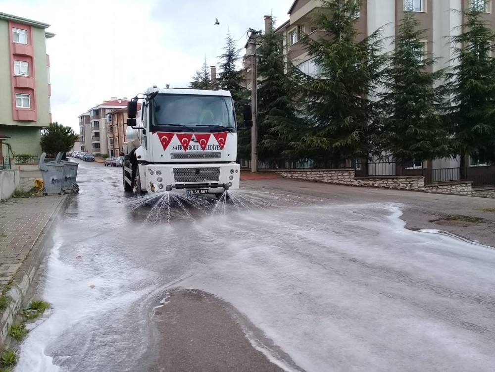 Safranbolu’da sokaklar yıkanıyor 