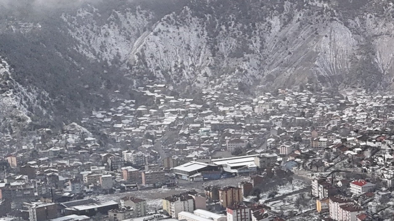 Safranbolu'da tarihi yapılar karla buluştu, ziyaretçiler manzaranın keyfini çıkardı
