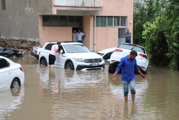 Sağanak hayatı felç etti!