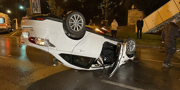 Sağanak nedeniyle kayganlaşan yoldaki trafik kazasında 2 kişi yaralandı