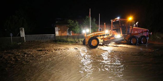 Sağanak sele yol açtı