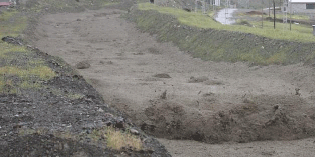 Sağanak sonrası sel vurdu!