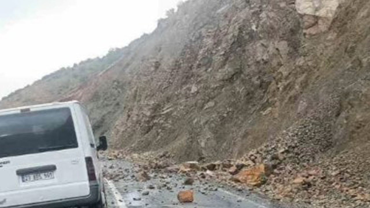 Sağanak sonrası yol çöktü!