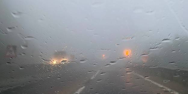 Sağanak ve yoğun sis! Trafik ekipleri sürücüleri uyardı