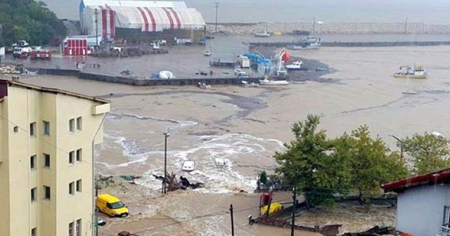 Sağanak yağış, Bartın’da sele yol açtı!