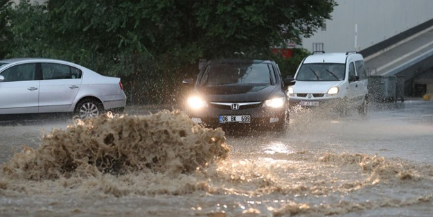 Sağanak yağış Başkenti vurdu, Mansur Yavaş yine yavaş kaldı!