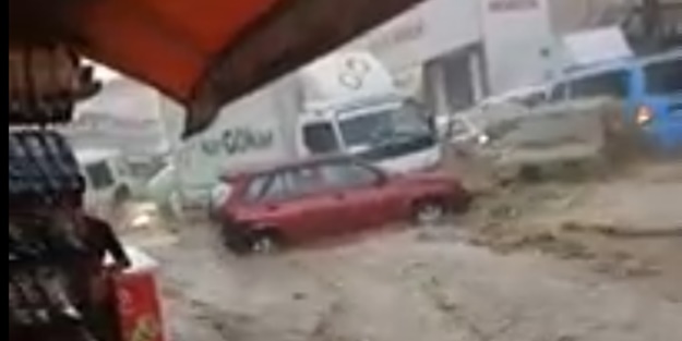 Sağanak yağış hayatı felç etti