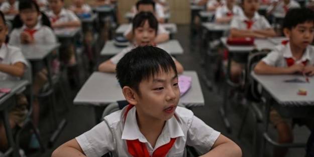 'Sağlığa zararlı' denildi! Çin'de yazılı sınav yasağı