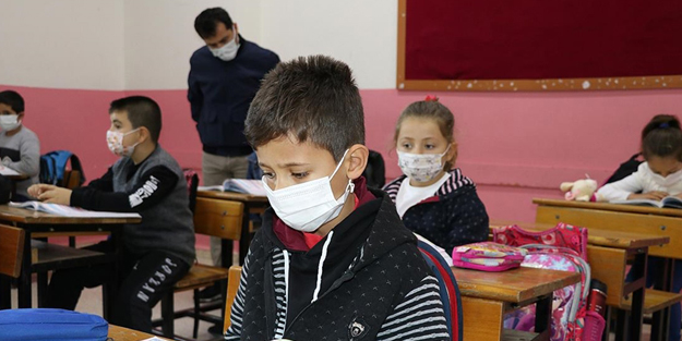 Bakan Koca duyurdu! Köy okullarında aşılama başladı