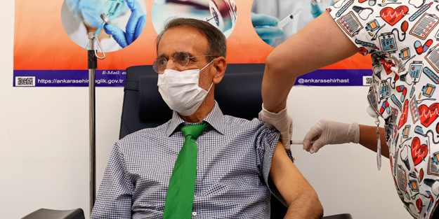 Bakan Koca'nın ardından Bilim Kurulu üyeleri de aşı oldu