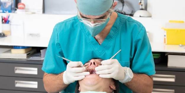 Sağlık Bakanı Koca diş hekimlerinin gününü kutladı