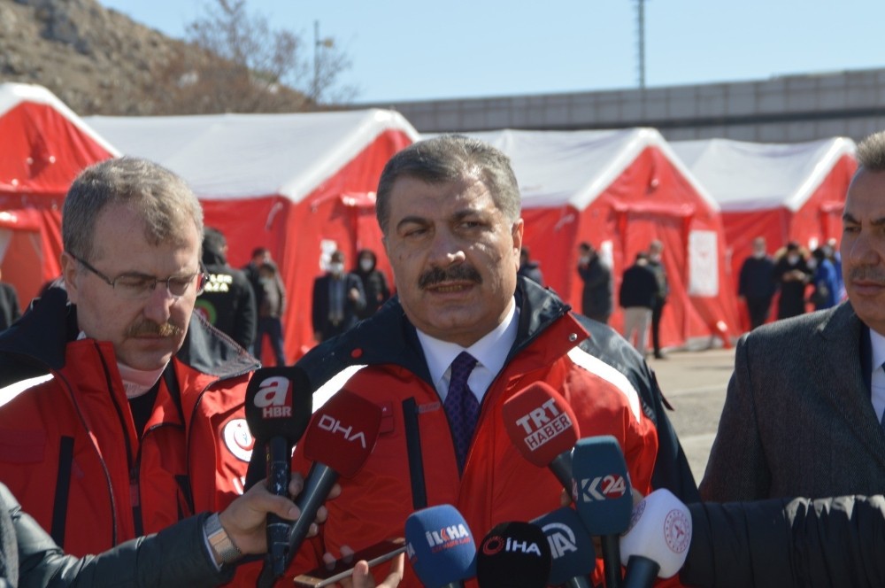 Sağlık Bakanı Koca: “Kum ve Meşhed geçmişi olan 10 kişiyi ayrı üniteye aldık, yakın takip ediyoruz” 