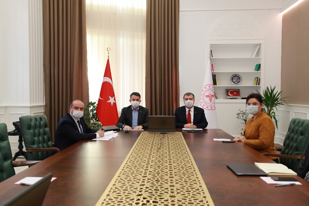 Sağlık Bakanı Koca, Tarım ve Orman Bakanı Pakdemirli ile bir araya geldi 