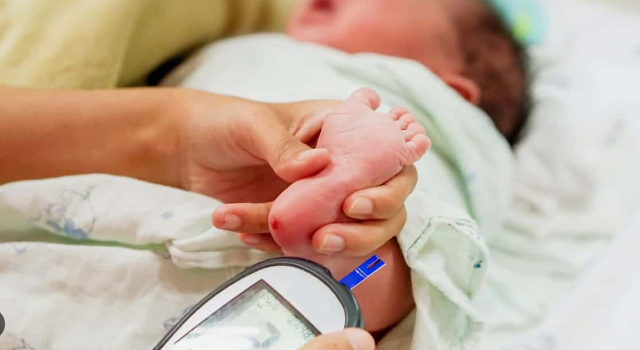 Sağlık Bakanlığı ile mahkeme arasında ‘Topuk kanı’ kavgası