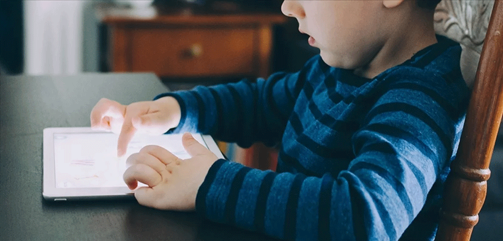 Sağlık Bakanlığı'ndan önemli uyarı: Çocuğuna telefon-tablet veren ebeveynler dikkat