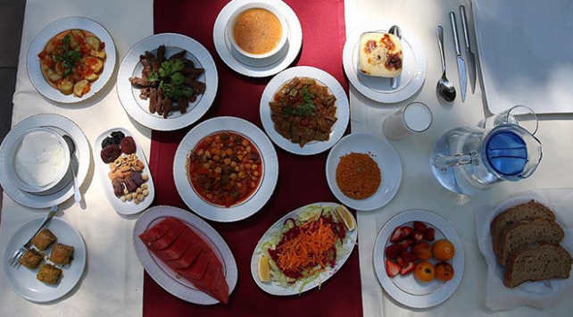 Sağlık Bakanlığı'ndan Ramazan'da dengeli beslenme uyarısı