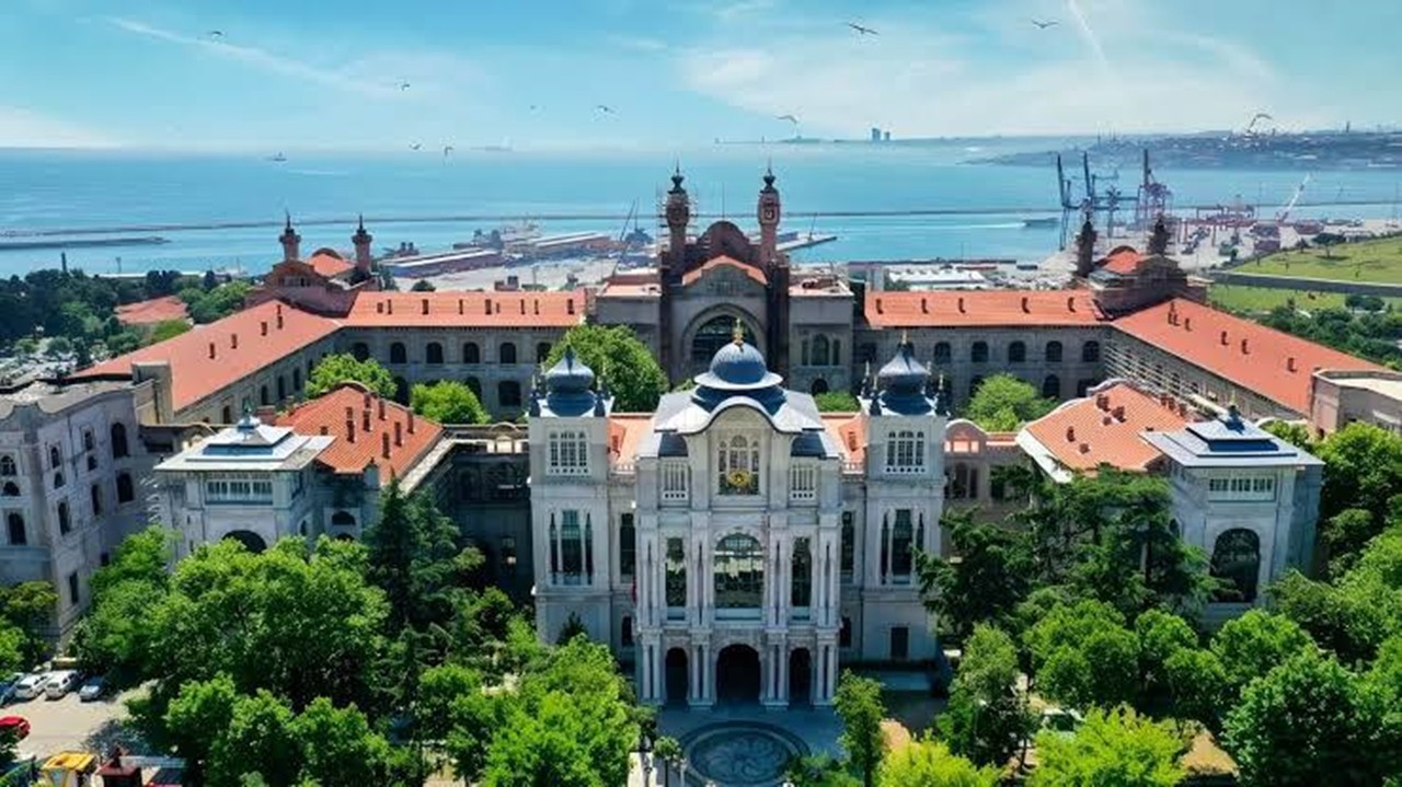 Sağlık Bilimleri Üniversitesi’nden İranlı Öğrencilerine Destek: "Yalnız Değilsiniz, Evdesiniz