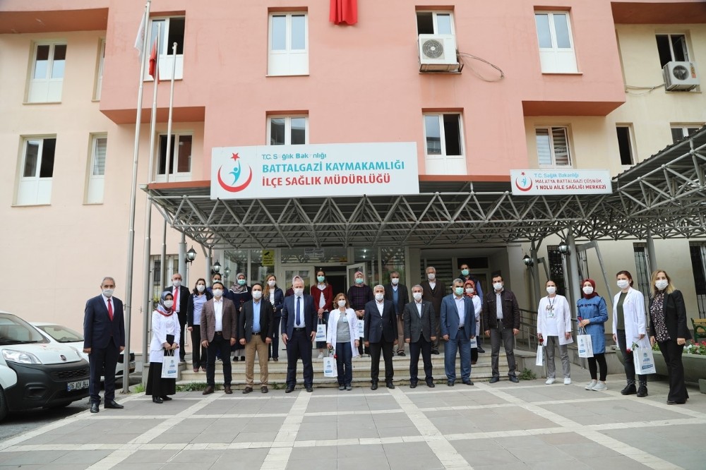 Sağlık çalışanı anneler unutulmadı 