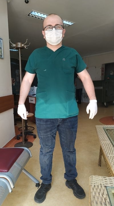 Sağlık çalışanı ter içinde, ’Evde kal’ çağrısında bulundu 