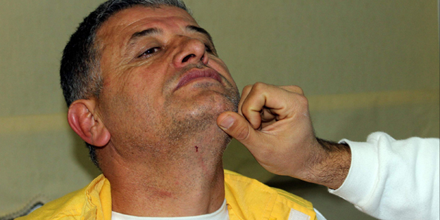 Sağlık çalışanını darp ettiler