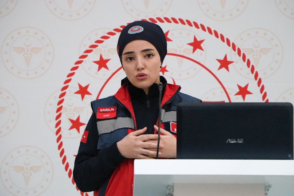 Sağlık çalışanları duygulandırdı 