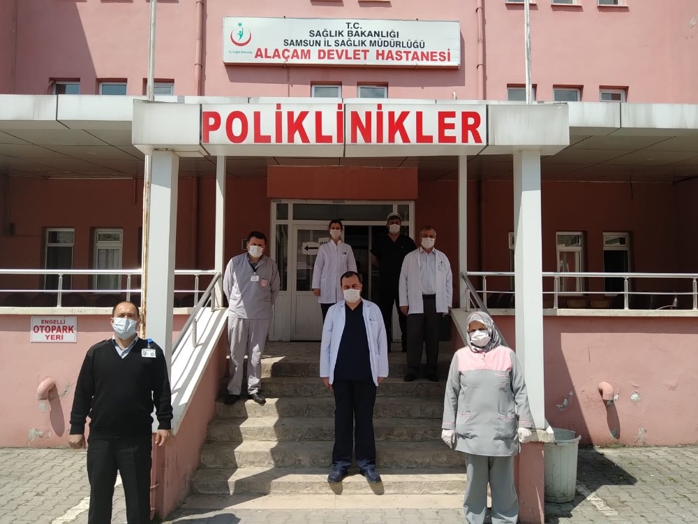 Sağlık çalışanları ek ödemelerini hastane personelleri ile paylaştı 