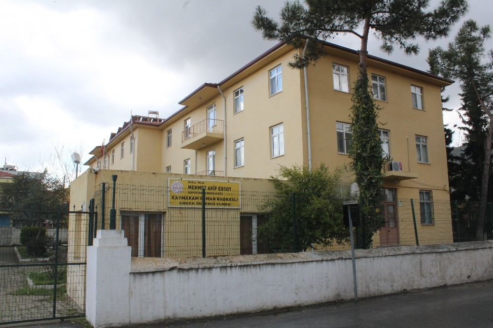 Sağlık çalışanları öğretmen, gardiyanlar öğrenci yurdunda misafir ediliyor 
