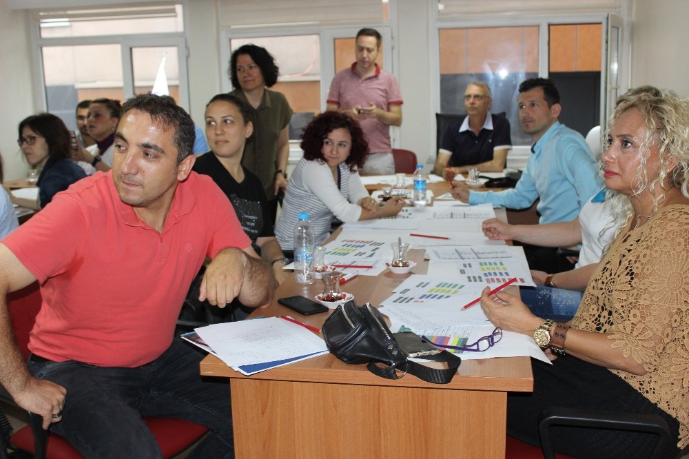 Sağlık çalışanlarına afet ve acil durum planı eğitimi düzenlendi 