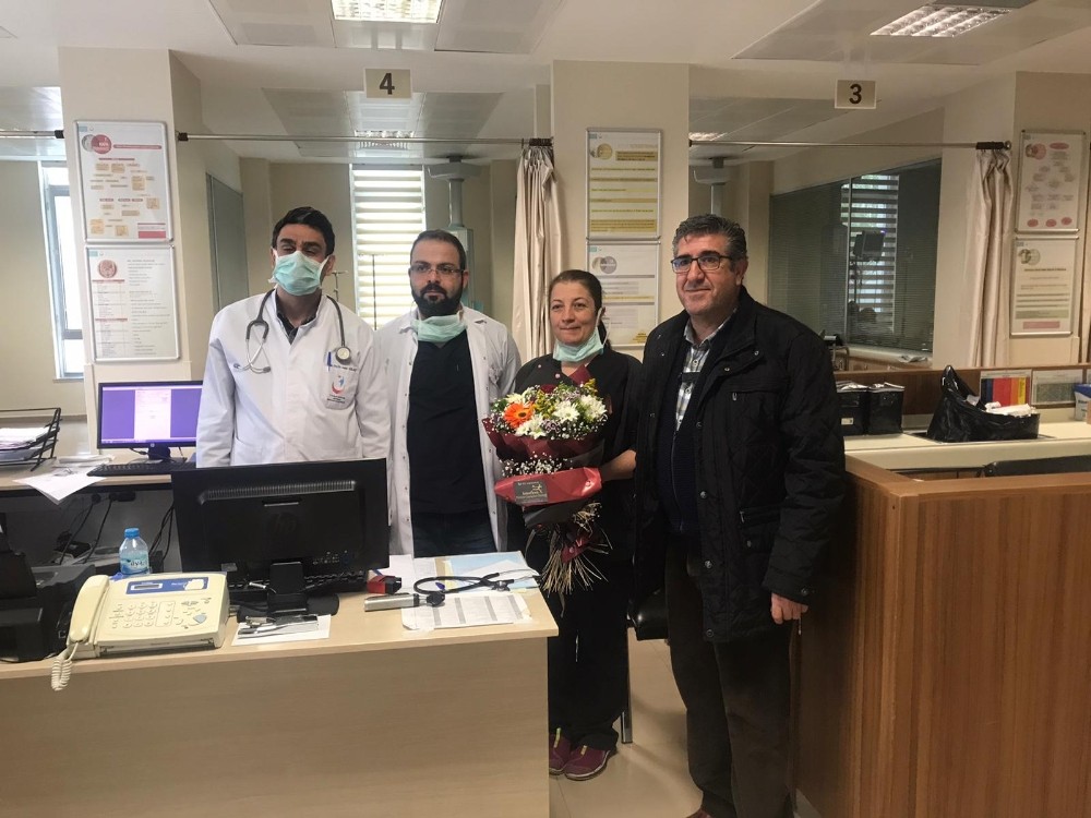 Sağlık çalışanlarına çiçekli teşekkür 