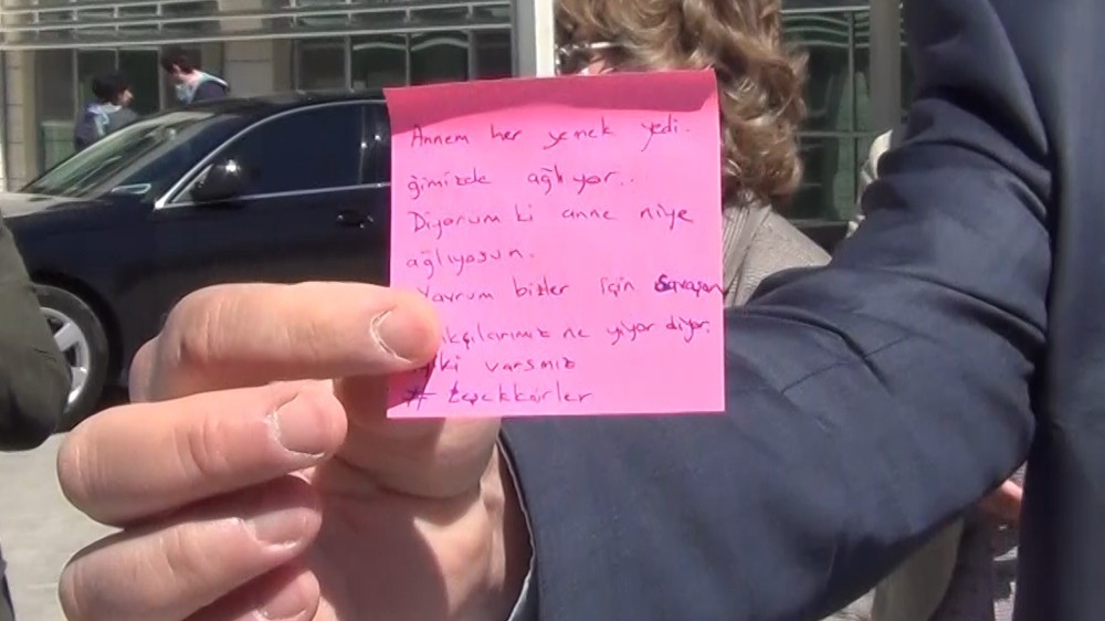 Sağlık çalışanlarına götürülen yemek kabındaki duygulandıran not: 