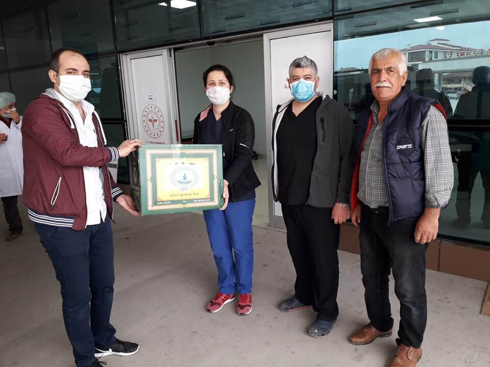 Sağlık çalışanlarına halk eğitimden maske desteği 
