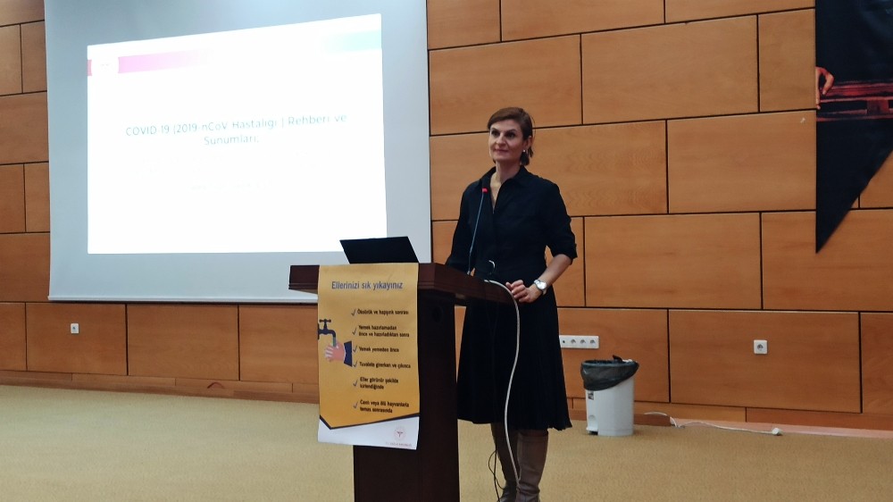 Sağlık çalışanlarına korona virüs eğitimi verildi 