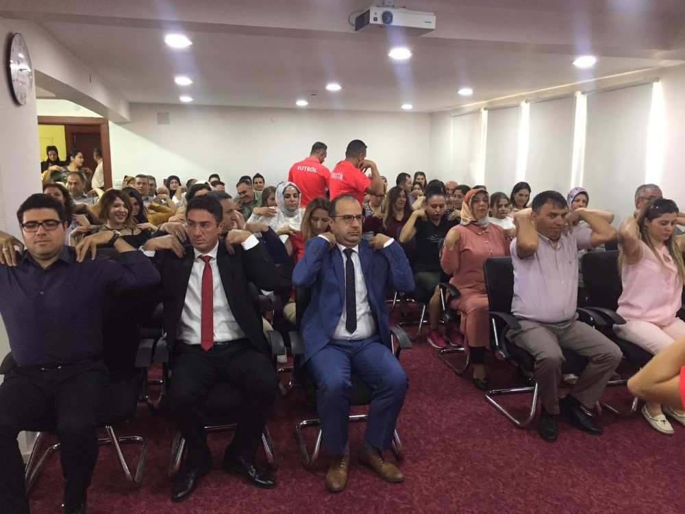 Sağlık çalışanlarına masa başı egzersizi 