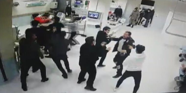 Sağlık çalışanlarına tepki çeken saldırı anı kamerada