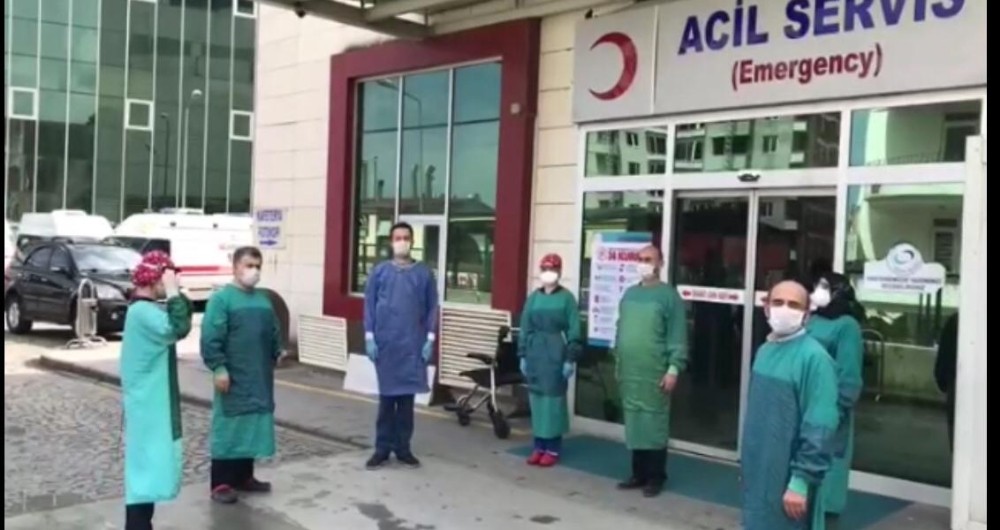 Sağlık çalışanlarından İstiklal Marşı 