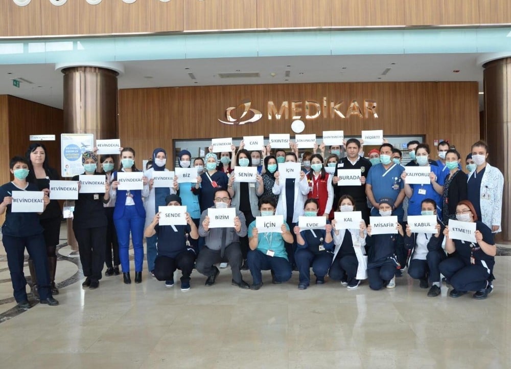 Sağlık çalışanlarından vatandaşlara ‘evde kal’ çağrısı 