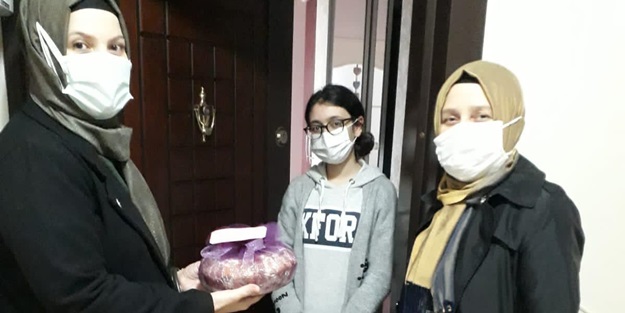 Sağlık çalışanlarını duygulandıran hediye