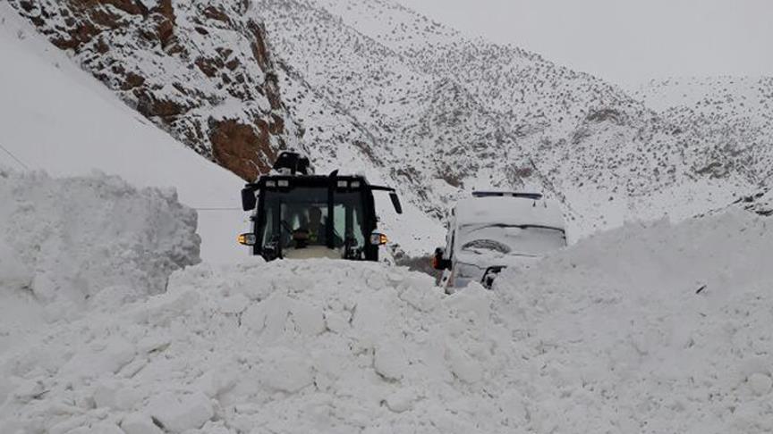 Sağlık ekibi camiye sığındı