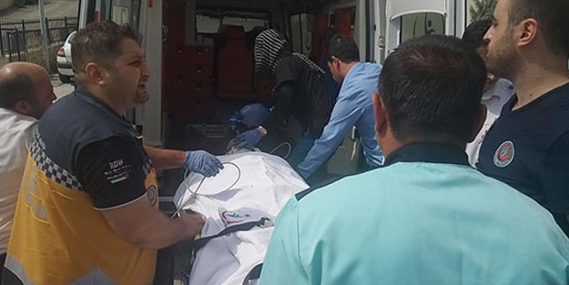 Sağlık ekibine bıçakla saldıran kişi, vurularak etkisiz hale getirildi