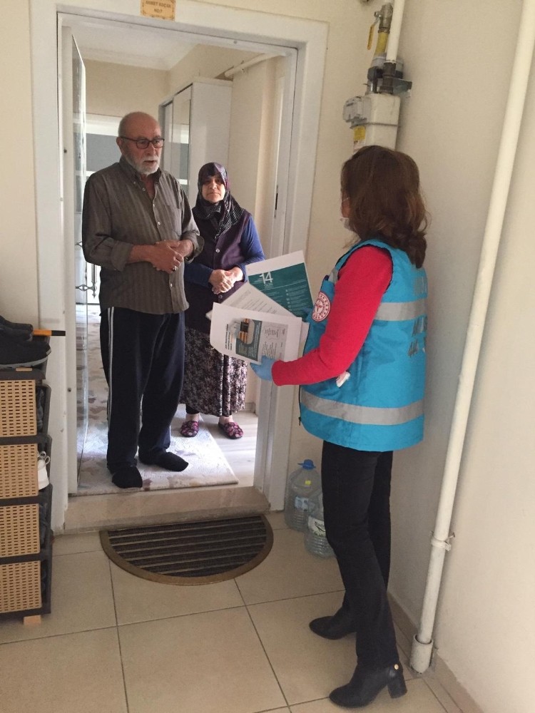 Sağlık ekipleri evlerde 