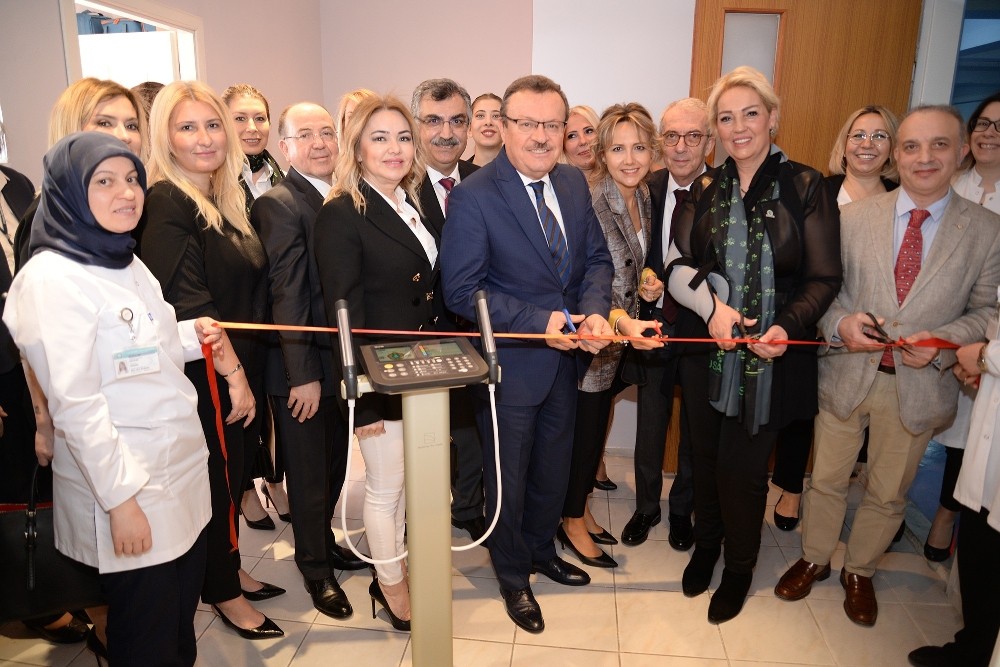 Sağlık gönüllülerinden Tıp Fakültesi’ne anlamlı bağış 