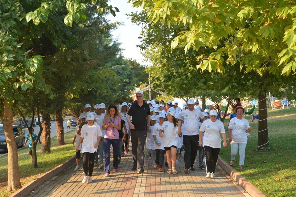 Sağlık için her gün 10 bin adım atıyorlar 